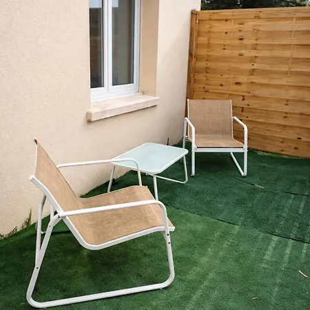 1 Personne - Universite, Stationnement Gratuit *